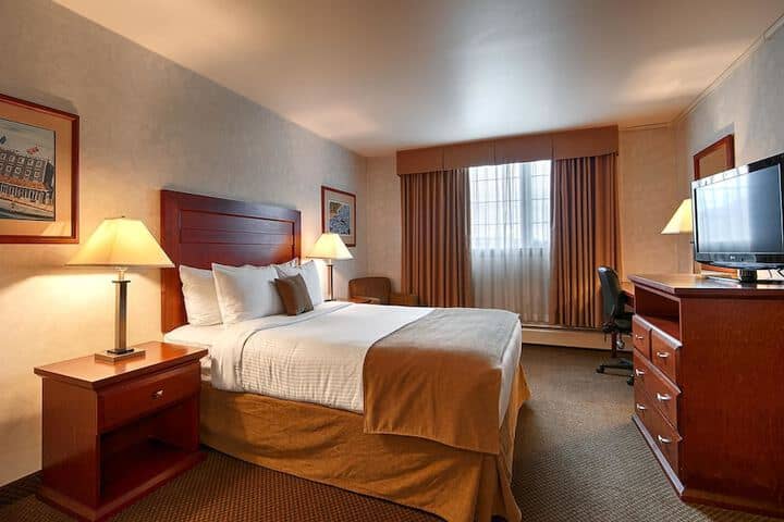 Room 5 of 38